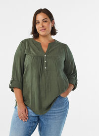 Blouse in cotton muslin with broderie anglaise, Green, Model