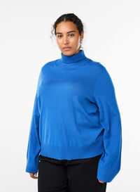 Knitted blouse with turtleneck and side buttons, Blue, Model