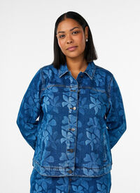 Denim jacket with floral pattern, Blue, Model