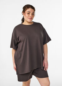 Oversized sweat T-shirt, Brown, Model