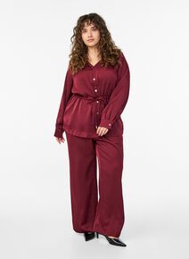 Party outfit in satin look, , Model