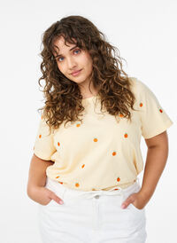 T-shirt in organic cotton with embroidered motifs, Yellow, Model